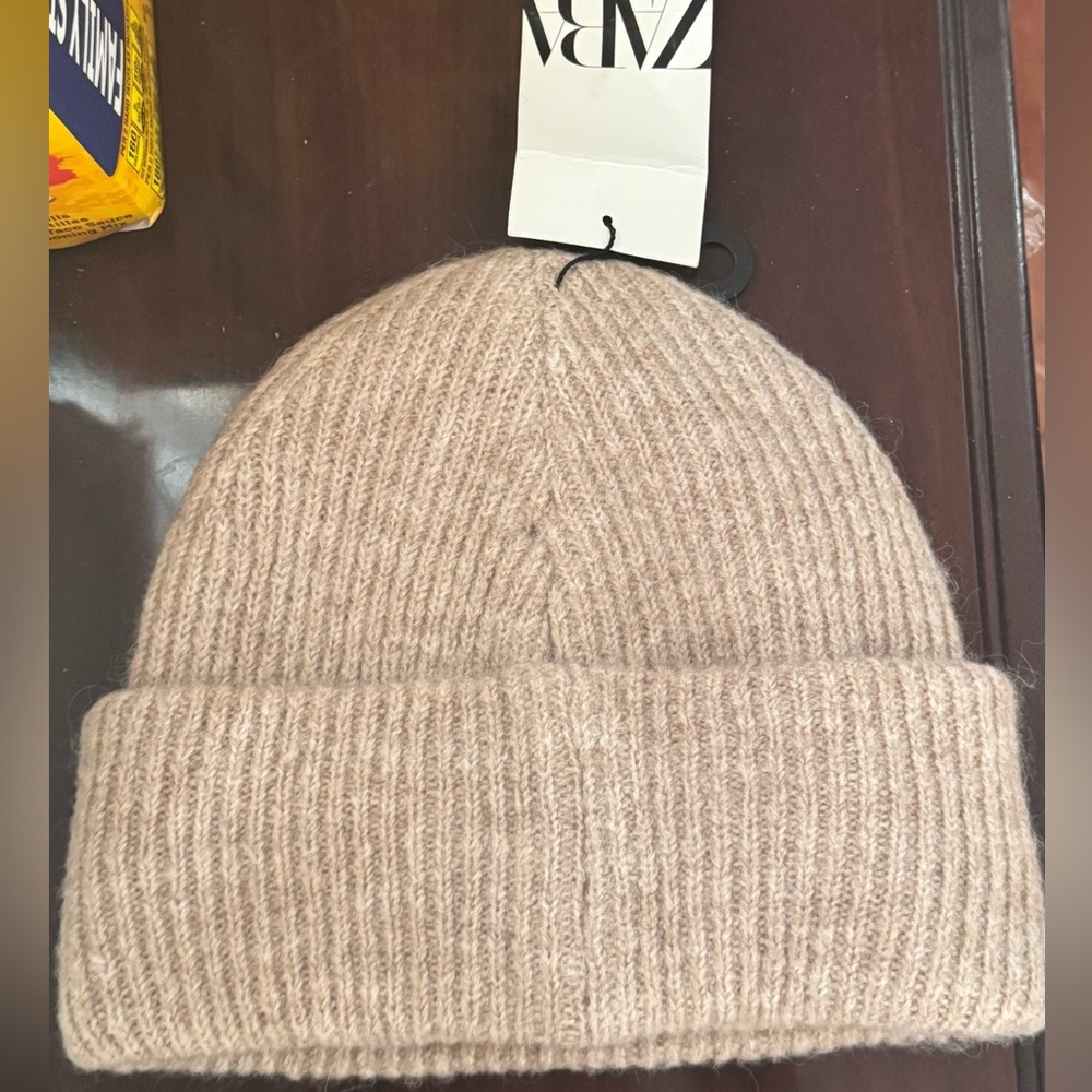 BRAND NEW Beige zara beanie unisex